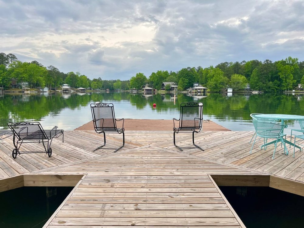 Cozy 1BD 1BA Boathouse Sleeps 4. Kayaks. Dock. Pet Friendly.