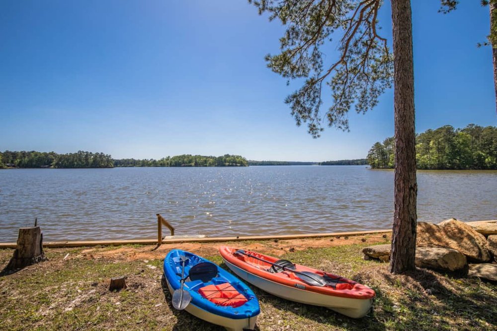 Hooked on a Feeling- 2Br Lake Cabin